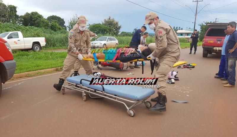  Rolim de Moura – Duas mulheres ficam seriamente feridas após moto colidir na traseira de carro estacionado no Bairro Cidade Alta – Vídeo 
