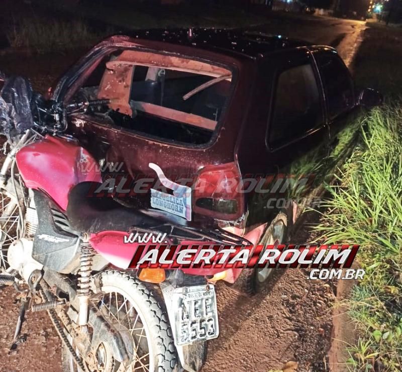Rolim de Moura – Durante a madrugada, motociclista é socorrido pelos bombeiros após atingir traseira de veículo estacionado 