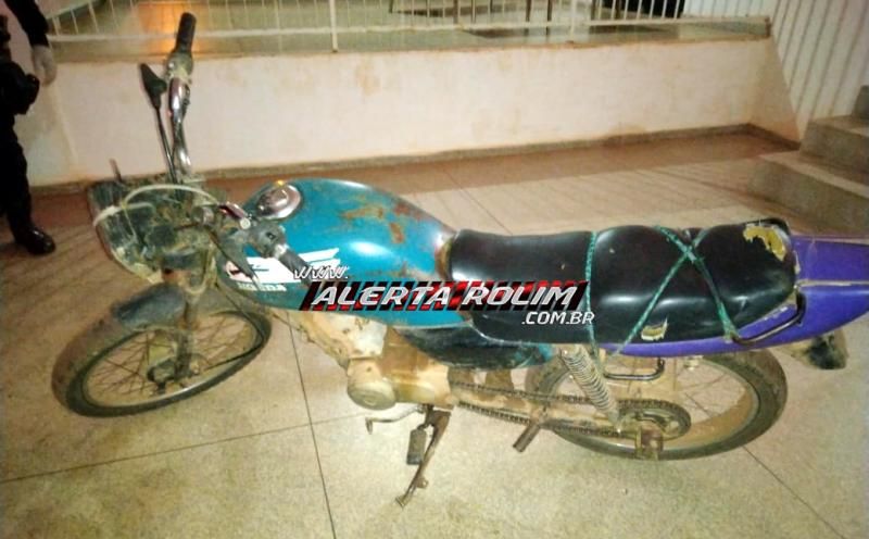 Rolim de Moura – Motocicleta furtada é recuperada pela equipe de Radiopatrulha Rural da PM; um suspeito foi detido Rolim de Moura – Motocicleta furtada é recuperada pela equipe de Radiopatrulha Rural da PM; um suspeito foi detido