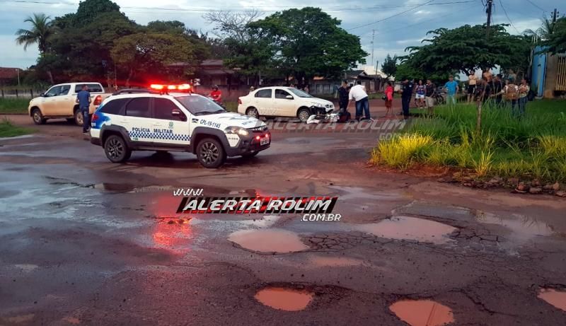 Rolim de Moura – Motociclista fica ferido ao ser atingido por carro que trafegava pela contramão no Bairro Boa Esperança – Vídeo Rolim de Moura – Motociclista fica ferido ao ser atingido por carro que trafegava pela contramão no Bairro Boa Esperança – Vídeo
