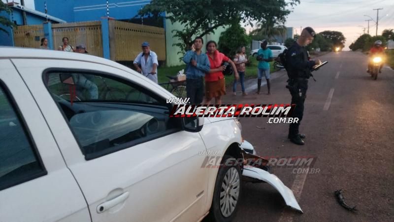 Rolim de Moura – Motociclista fica ferido ao ser atingido por carro que trafegava pela contramão no Bairro Boa Esperança – Vídeo Rolim de Moura – Motociclista fica ferido ao ser atingido por carro que trafegava pela contramão no Bairro Boa Esperança – Vídeo