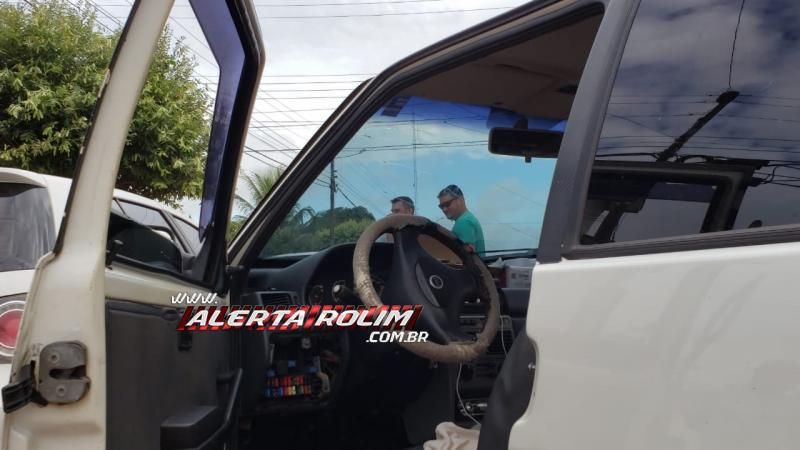Rolim de Moura – Motorista perde o controle da direção de veículo e bate em carro estacionado no Bairro Cidade Alta – Vídeo Rolim de Moura – Motorista perde o controle da direção de veículo e bate em carro estacionado no Bairro Cidade Alta – Vídeo