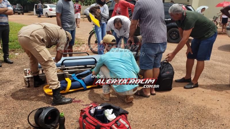 Rolim de Moura- Mulher é socorrida pelos bombeiros após ser atingida por caminhonete – Vídeo Rolim de Moura- Mulher é socorrida pelos bombeiros após ser atingida por caminhonete – Vídeo