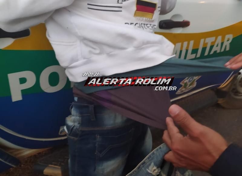 Rolim de Moura - Poucas horas após crimes de roubo em Joalheria e tentativa de roubo em Mercado, suspeitos são presos pela PM Rolim de Moura - Poucas horas após crimes de roubo em Joalheria e tentativa de roubo em Mercado, suspeitos são presos pela PM