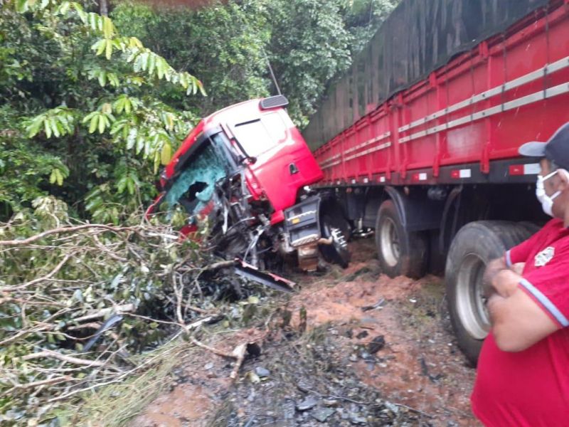 Acidente na BR-319 entre Porto Velho e Humaitá deixa dois mortos  Acidente na BR-319 entre Porto Velho e Humaitá deixa dois mortos