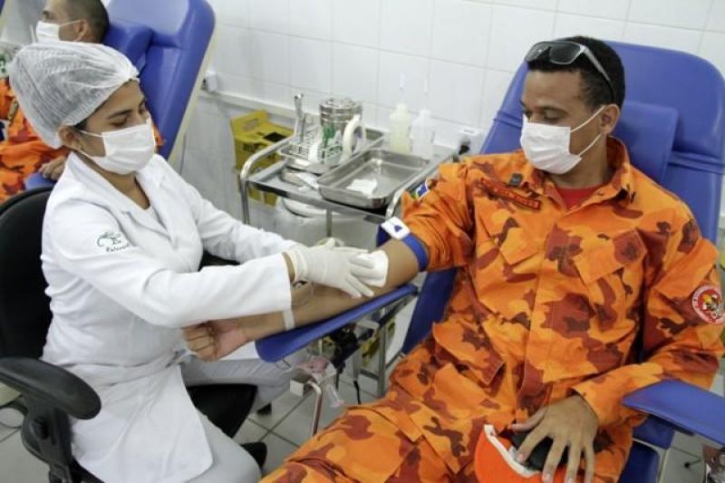 Com redução do estoque de sangue, militares fazem doação para evitar desabastecimento Com redução do estoque de sangue, militares fazem doação para evitar desabastecimento