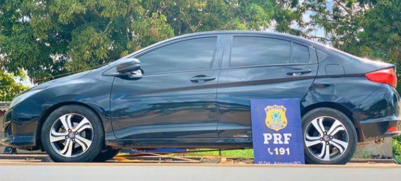 Foragido da justiça de Vilhena é preso pela PRF na BR-364 com carro roubado Foragido da justiça de Vilhena é preso pela PRF na BR-364 com carro roubado