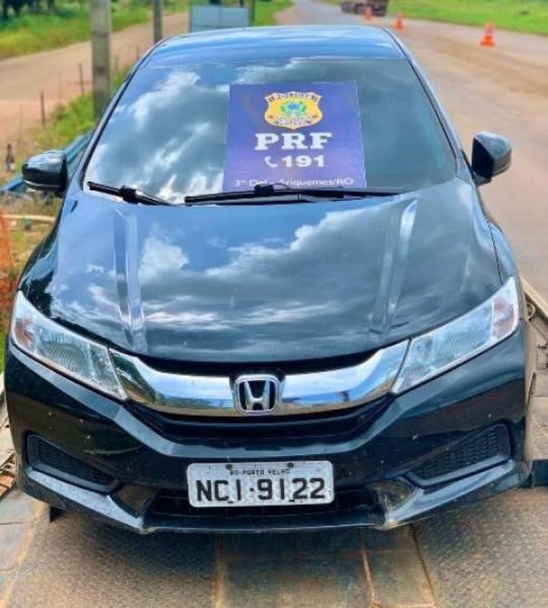 Foragido da justiça de Vilhena é preso pela PRF na BR-364 com carro roubado Foragido da justiça de Vilhena é preso pela PRF na BR-364 com carro roubado
