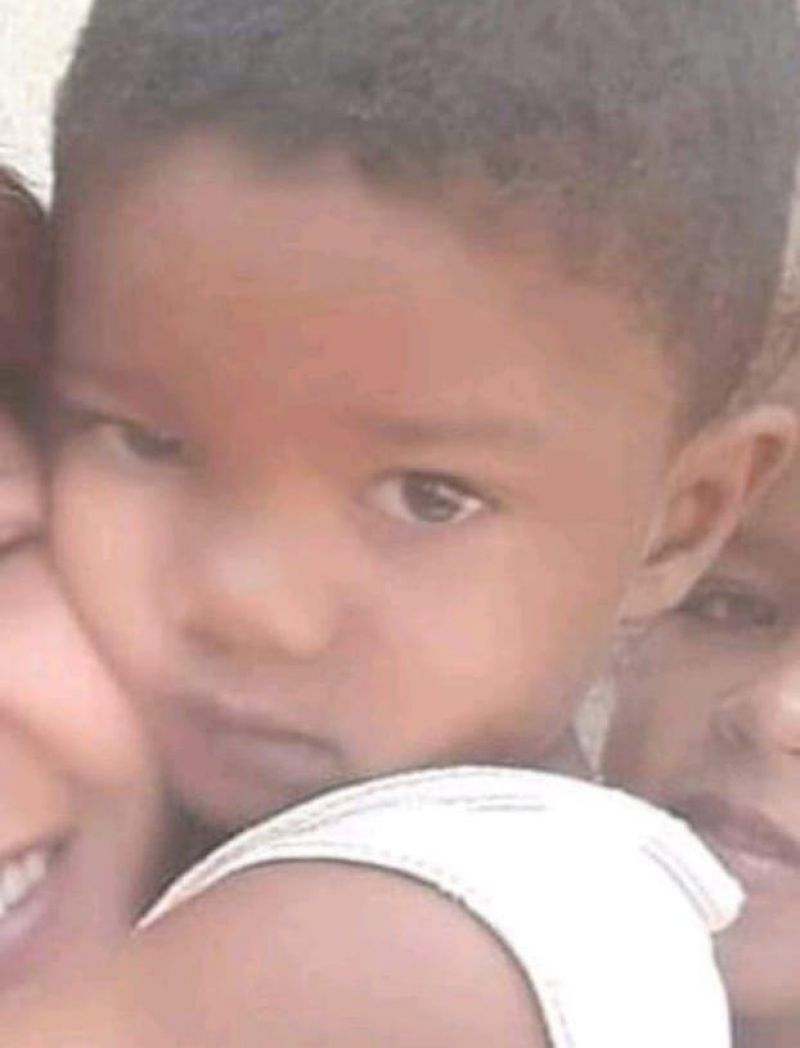 Garoto de 07 anos morre ao ser atingido por raio enquanto colhia café, em Nova Brasilândia do Oeste Garoto de 07 anos morre ao ser atingido por raio enquanto colhia café, em Nova Brasilândia do Oeste