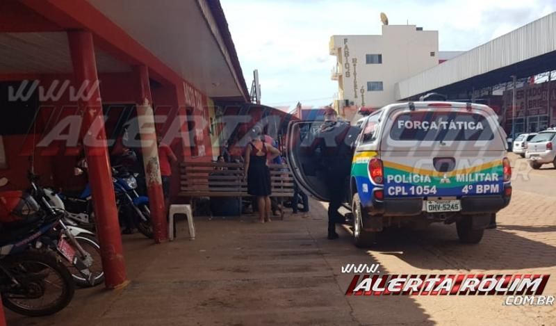 Andarilho leva duas facadas nas costas no Centro de Rolim de Moura Andarilho leva duas facadas nas costas no Centro de Rolim de Moura