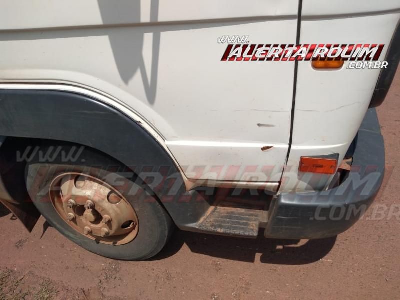 Motociclista fica ferido ao ser atingido por caminhão na RO-010, em Rolim de Moura Motociclista fica ferido ao ser atingido por caminhão na RO-010, em Rolim de Moura