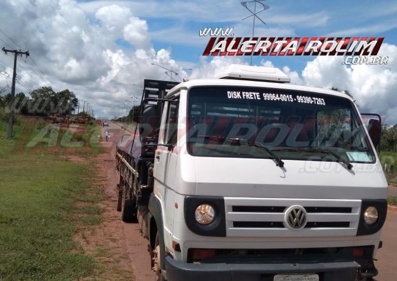 Motociclista fica ferido ao ser atingido por caminhão na RO-010, em Rolim de Moura Motociclista fica ferido ao ser atingido por caminhão na RO-010, em Rolim de Moura