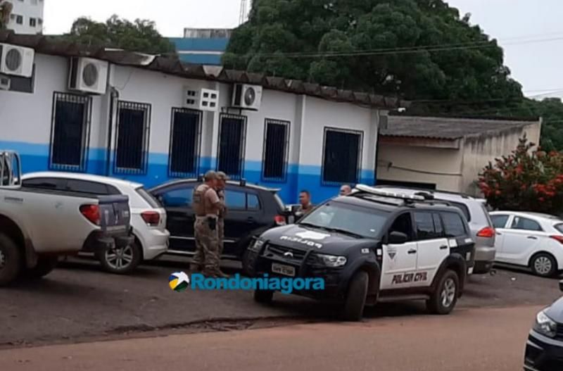 Polícia Civil faz operação para recuperar armas cedidas a servidores da Polícia Técnica (Politec), em RO Polícia Civil faz operação para recuperar armas cedidas a servidores da Polícia Técnica (Politec), em RO