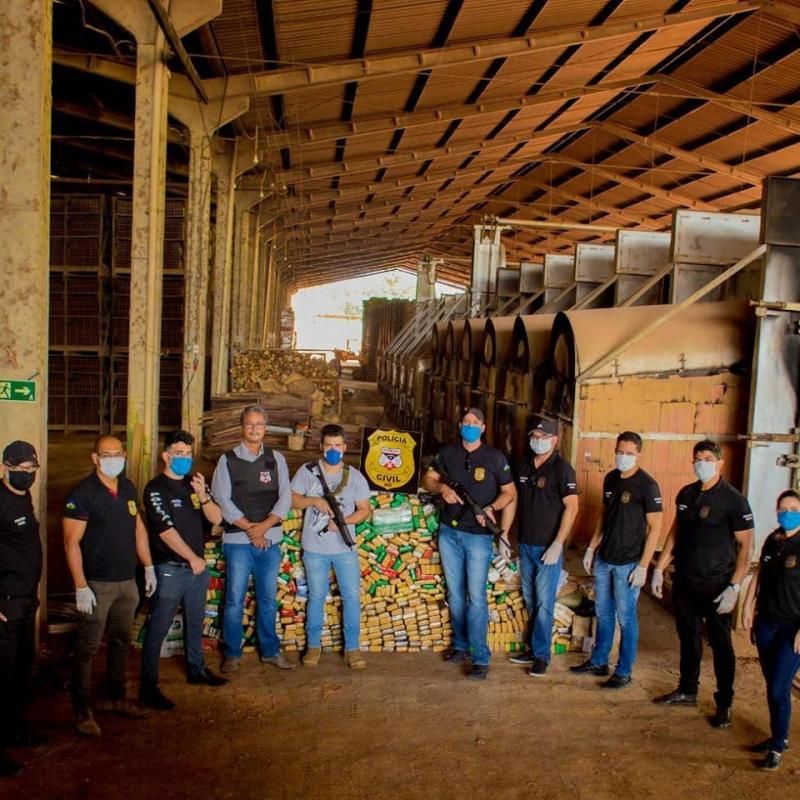 Polícia Judiciária Civil incinera quase uma tonelada de drogas na manhã desta quinta-feira, em Ji-Paraná Polícia Judiciária Civil incinera quase uma tonelada de drogas na manhã desta quinta-feira, em Ji-Paraná