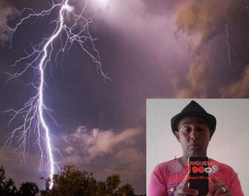 Raio atinge dois homens e um deles acaba morrendo em RO; essa foi terceira morte no Estado provocada por descarga atmosférica neste mês de Abril  Raio atinge dois homens e um deles acaba morrendo em RO; essa foi terceira morte no Estado provocada por descarga atmosférica neste mês de Abril