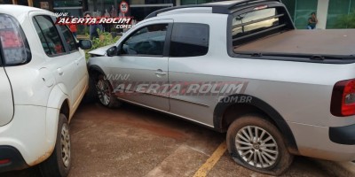 Rolim de Moura – Após cruzar preferencial, motorista de Saveiro é atingida por outro veículo, perde o controle da direção e bate em carro estacionado – Vídeo Rolim de Moura – Após cruzar preferencial, motorista de Saveiro é atingida por outro veículo, perde o controle da direção e bate em carro estacionado – Vídeo