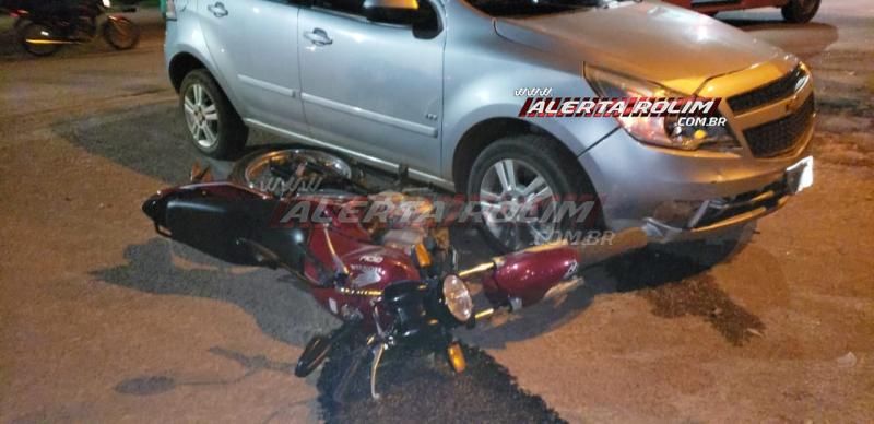 Rolim de Moura - Mais um acidente de trânsito é registrado nesta quarta-feira; motociclista foi socorrido após ser atingido por carro na Avenida Norte Sul - Vídeo Rolim de Moura - Mais um acidente de trânsito é registrado nesta quarta-feira; motociclista foi socorrido após ser atingido por carro na Avenida Norte Sul - Vídeo