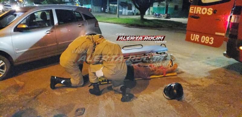 Rolim de Moura - Mais um acidente de trânsito é registrado nesta quarta-feira; motociclista foi socorrido após ser atingido por carro na Avenida Norte Sul - Vídeo Rolim de Moura - Mais um acidente de trânsito é registrado nesta quarta-feira; motociclista foi socorrido após ser atingido por carro na Avenida Norte Sul - Vídeo