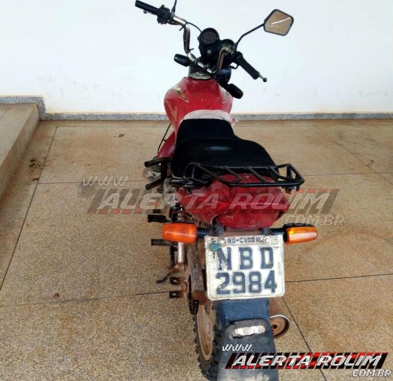 Rolim de Moura – Motocicleta com a numeração de chassi e motor raspados, lacre rompido e placa de outro veículo é apreendida por equipe de Radiopatrulha Rural da PM do 10º Batalhão Rolim de Moura – Motocicleta com a numeração de chassi e motor raspados, lacre rompido e placa de outro veículo é apreendida por equipe de Radiopatrulha Rural da PM do 10º Batalhão