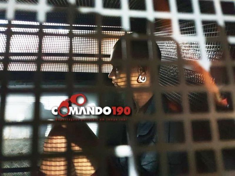 Um assaltante é baleado durante troca de tiros com a PM, em Ji-Paraná; Comparsa também é preso Um assaltante é baleado durante troca de tiros com a PM, em Ji-Paraná; Comparsa também é preso