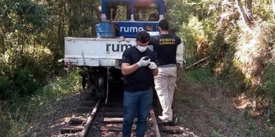 Um homem morreu e outro perdeu o braço após serem atropelados por locomotiva, em Santa Catarina Um homem morreu e outro perdeu o braço após serem atropelados por locomotiva, em Santa Catarina