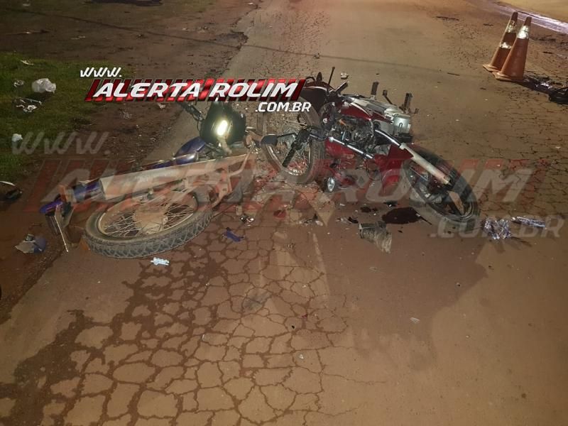 Violenta colisão frontal entre motos na Avenida São Paulo resulta em duas vítimas com fraturas, em Rolim de Moura – Vídeo   Violenta colisão frontal entre motos na Avenida São Paulo resulta em duas vítimas com fraturas, em Rolim de Moura – Vídeo