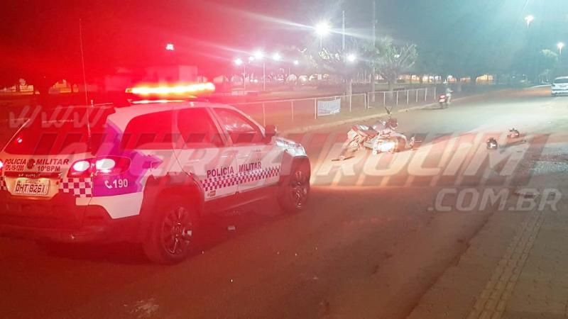 Acidente de trânsito envolvendo duas motos foi registrado na noite de terça, em Rolim de Moura Acidente de trânsito envolvendo duas motos foi registrado na noite de terça, em Rolim de Moura
