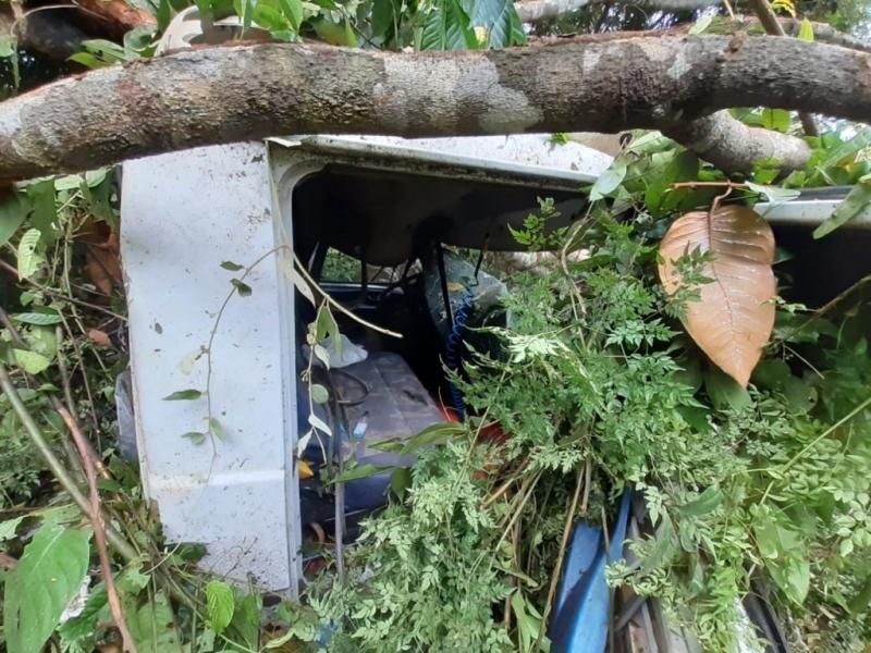 Empresário morre após caminhão cair em ribanceira na BR-364 Empresário morre após caminhão cair em ribanceira na BR-364