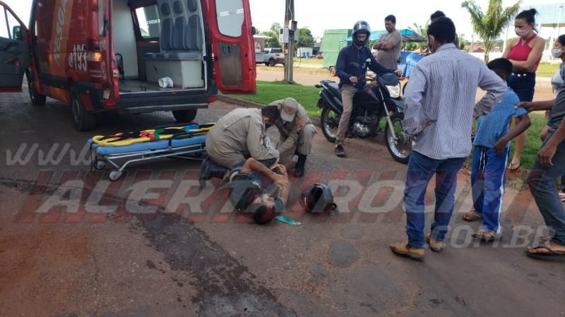 Mais um motociclista inabilitado se envolve em acidente de trânsito em Rolim de Moura; ele fraturou uma das pernas – Vídeo Mais um motociclista inabilitado se envolve em acidente de trânsito em Rolim de Moura; ele fraturou uma das pernas – Vídeo