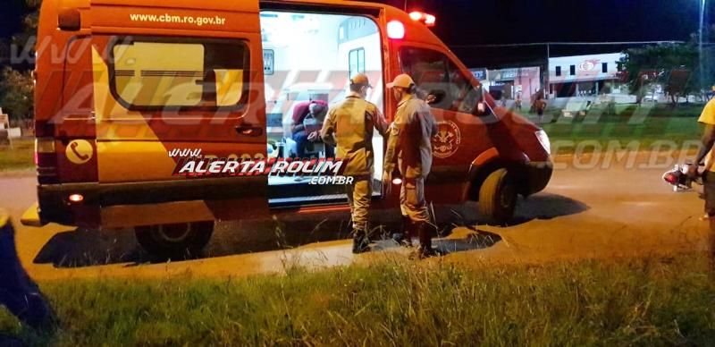 Motociclista é socorrido após bater na traseira de caminhão na Avenida 25 de Agosto, em Rolim de Moura Motociclista é socorrido após bater na traseira de caminhão na Avenida 25 de Agosto, em Rolim de Moura