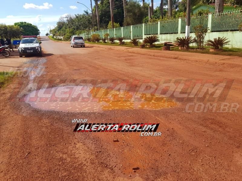 Motociclista é socorrido pelos bombeiros, após colisão com carro, no Bairro Centenário, em Rolim de Moura Motociclista é socorrido pelos bombeiros, após colisão com carro, no Bairro Centenário, em Rolim de Moura