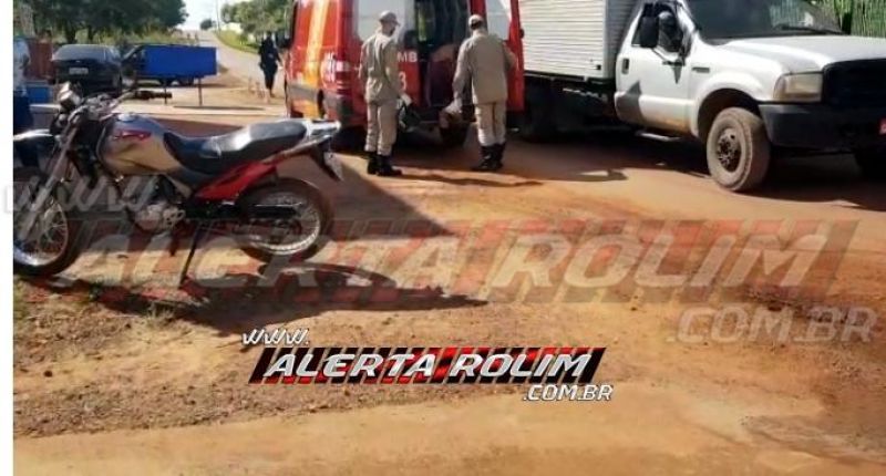 Motociclista é socorrido pelos bombeiros, após colisão com carro, no Bairro Centenário, em Rolim de Moura Motociclista é socorrido pelos bombeiros, após colisão com carro, no Bairro Centenário, em Rolim de Moura