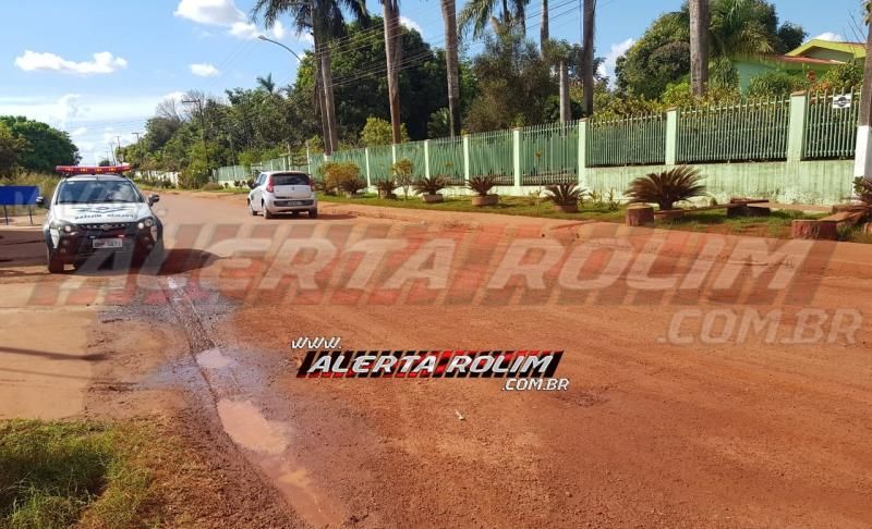Motociclista é socorrido pelos bombeiros, após colisão com carro, no Bairro Centenário, em Rolim de Moura Motociclista é socorrido pelos bombeiros, após colisão com carro, no Bairro Centenário, em Rolim de Moura