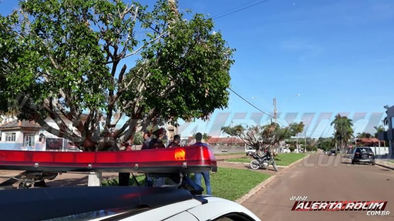 Motociclista fica ferido ao colidir com carro nesta manhã de sexta-feira, em Rolim de Moura Motociclista fica ferido ao colidir com carro nesta manhã de sexta-feira, em Rolim de Moura
