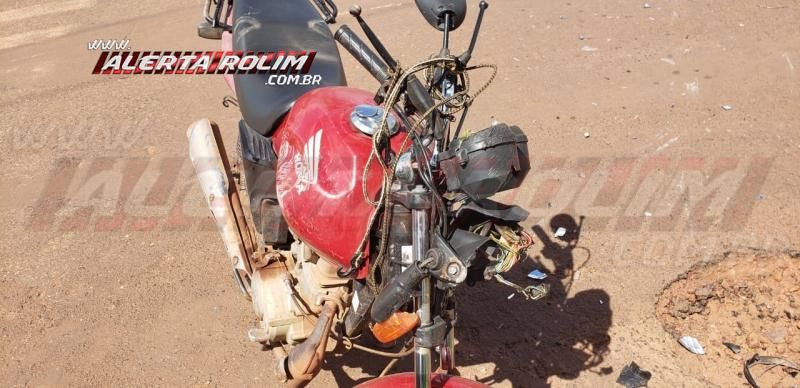 Homem fratura braço após colisão entre duas motos, em Rolim de Moura Homem fratura braço após colisão entre duas motos, em Rolim de Moura