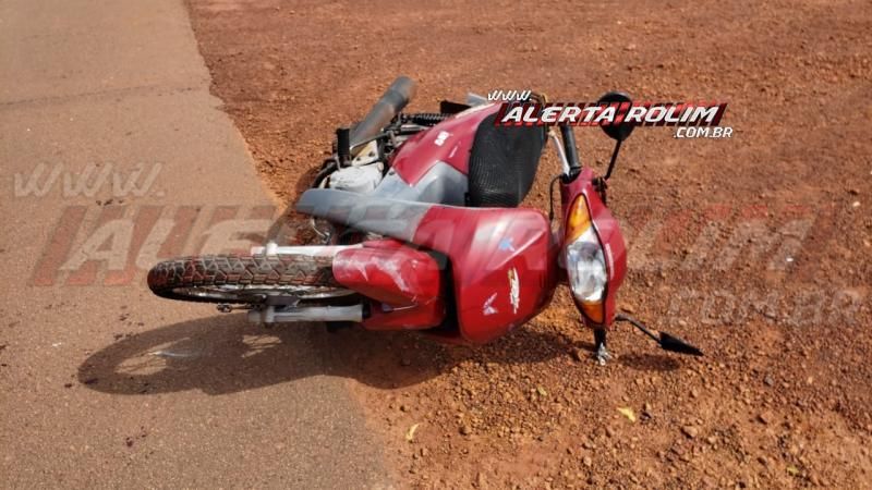 Motociclista fratura braço em colisão envolvendo moto e caminhonete, em Rolim de Moura - Vídeo Motociclista fratura braço em colisão envolvendo moto e caminhonete, em Rolim de Moura - Vídeo