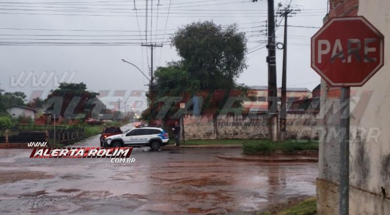 Motociclista sofre fratura exposta na perna ao ser atingido por carro, em Rolim de Moura - Vídeo Motociclista sofre fratura exposta na perna ao ser atingido por carro, em Rolim de Moura - Vídeo
