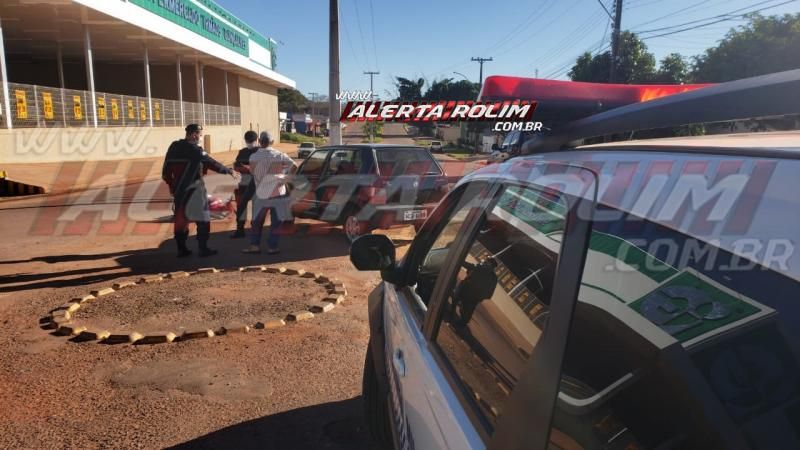 Motorista inabilitado se envolve em acidente de trânsito e uma pessoa acaba ferida, em Rolim de Moura – Veja o vídeo Motorista inabilitado se envolve em acidente de trânsito e uma pessoa acaba ferida, em Rolim de Moura – Veja o vídeo