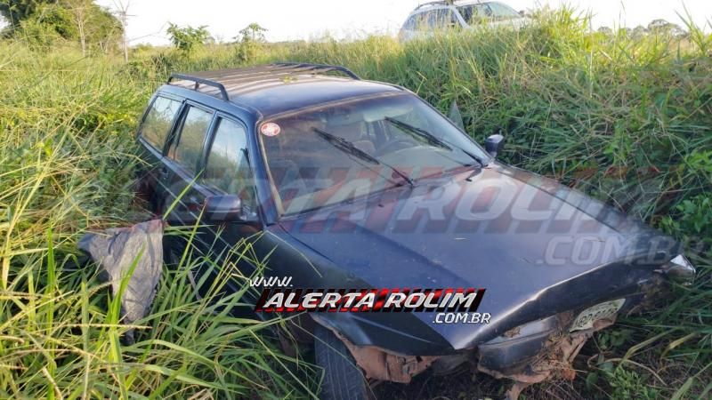 Motorista é socorrido pelos bombeiros, após perder o controle do carro e sair da pista, na RO-479, em Rolim de Moura Motorista é socorrido pelos bombeiros, após perder o controle do carro e sair da pista, na RO-479, em Rolim de Moura