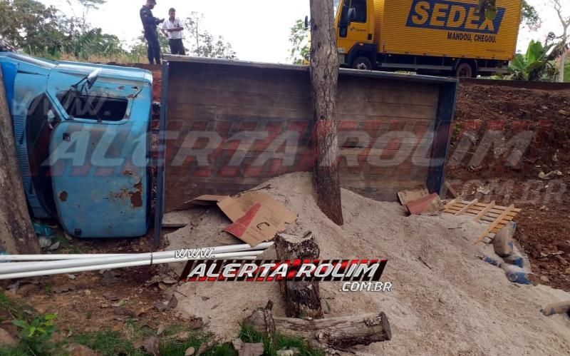 Veículo dos Correios se envolve em acidente, após ser atingido por caminhão, na RO-490, em Alto Alegre dos Parecis Veículo dos Correios se envolve em acidente, após ser atingido por caminhão, na RO-490, em Alto Alegre dos Parecis