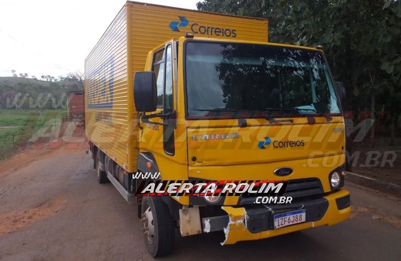 Veículo dos Correios se envolve em acidente, após ser atingido por caminhão, na RO-490, em Alto Alegre dos Parecis Veículo dos Correios se envolve em acidente, após ser atingido por caminhão, na RO-490, em Alto Alegre dos Parecis
