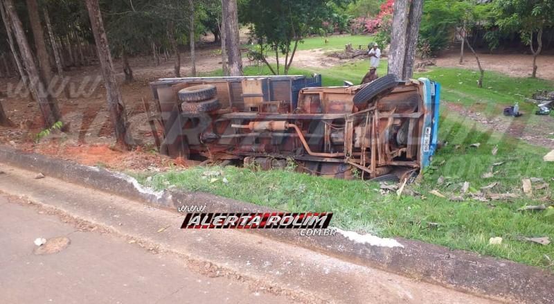 Veículo dos Correios se envolve em acidente, após ser atingido por caminhão, na RO-490, em Alto Alegre dos Parecis Veículo dos Correios se envolve em acidente, após ser atingido por caminhão, na RO-490, em Alto Alegre dos Parecis