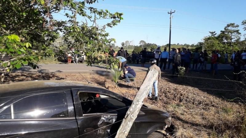 Acidente envolvendo dois automóveis e uma motocicleta deixa uma vítima fatal, em Jaru Acidente envolvendo dois automóveis e uma motocicleta deixa uma vítima fatal, em Jaru