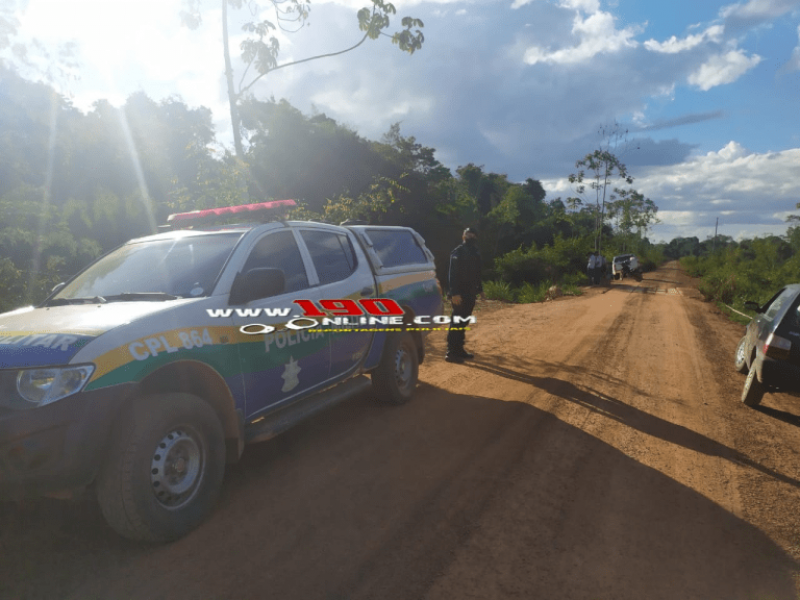 Caminhonete cai em rio após motorista perder o controle da direção, em Alta Floresta do Oeste Caminhonete cai em rio após motorista perder o controle da direção, em Alta Floresta do Oeste