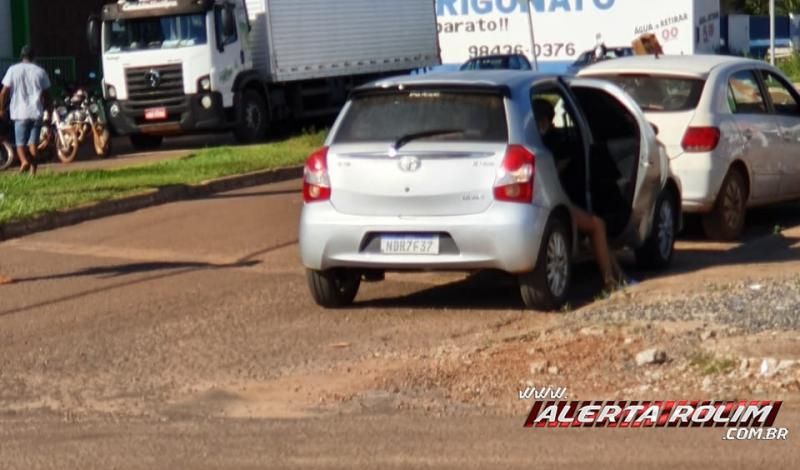 Colisão entre carro e moto na Av. Norte Sul resulta em uma pessoa ferida, em Rolim de Moura Colisão entre carro e moto na Av. Norte Sul resulta em uma pessoa ferida, em Rolim de Moura