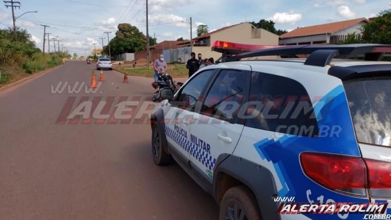 Colisão entre motos na Rua Parnaíba resulta em dois feridos nesta tarde de segunda-feira, em Rolim de Moura – Vídeo Colisão entre motos na Rua Parnaíba resulta em dois feridos nesta tarde de segunda-feira, em Rolim de Moura – Vídeo