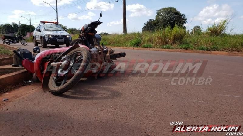 Colisão entre motos na Rua Parnaíba resulta em dois feridos nesta tarde de segunda-feira, em Rolim de Moura – Vídeo Colisão entre motos na Rua Parnaíba resulta em dois feridos nesta tarde de segunda-feira, em Rolim de Moura – Vídeo