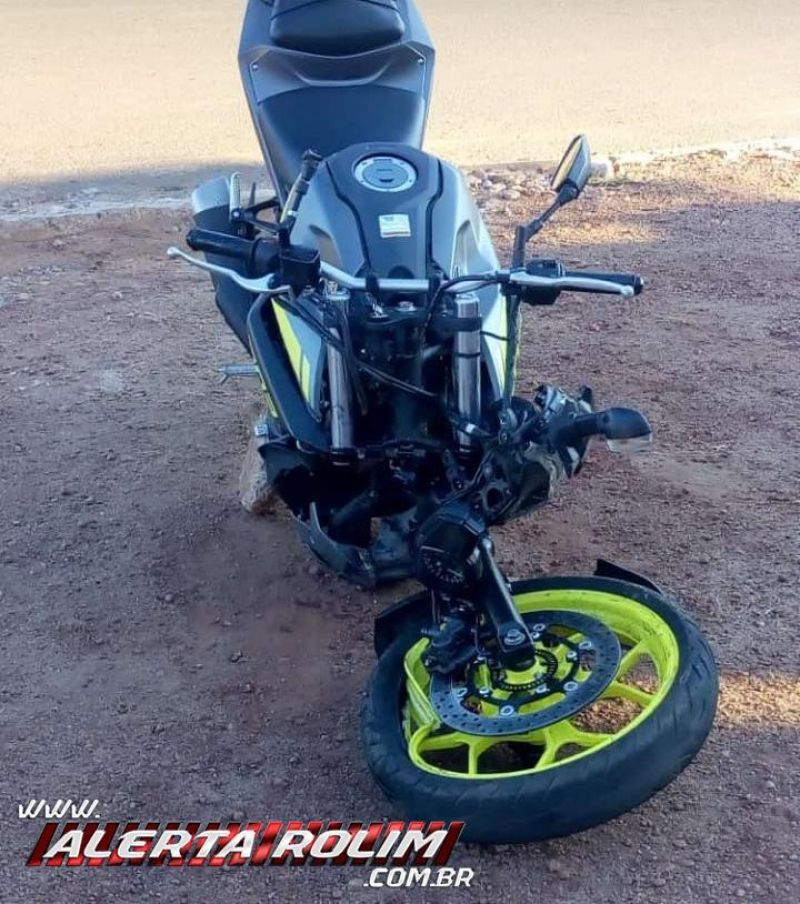 Condutor de moto esportiva fica ferido após bater na traseira de carro no bairro Cidade Alta, em Rolim de Moura – Vídeo Condutor de moto esportiva fica ferido após bater na traseira de carro no bairro Cidade Alta, em Rolim de Moura – Vídeo