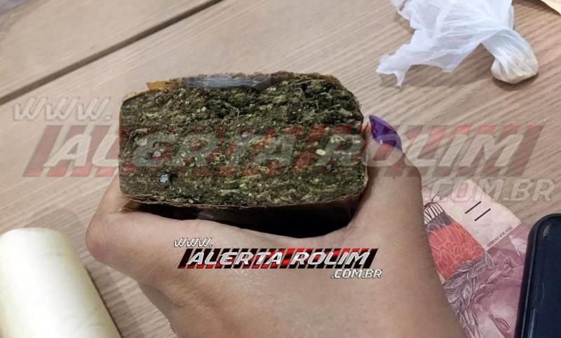 Durante operação em conjunto entre PM e PC, duas bocas de fumo são estouradas e traficantes são presos, em Rolim de Moura Durante operação em conjunto entre PM e PC, duas bocas de fumo são estouradas e traficantes são presos, em Rolim de Moura