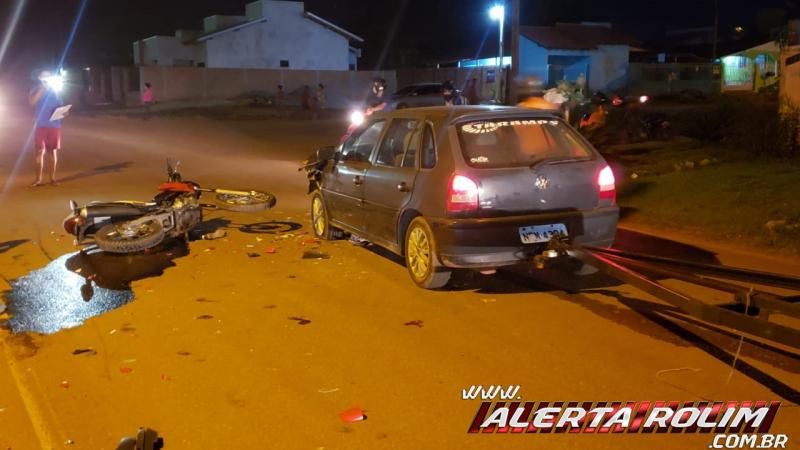 Grave colisão entre carro e moto resulta em duas pessoas feridas, em Rolim de Moura - Vídeo Grave colisão entre carro e moto resulta em duas pessoas feridas, em Rolim de Moura - Vídeo